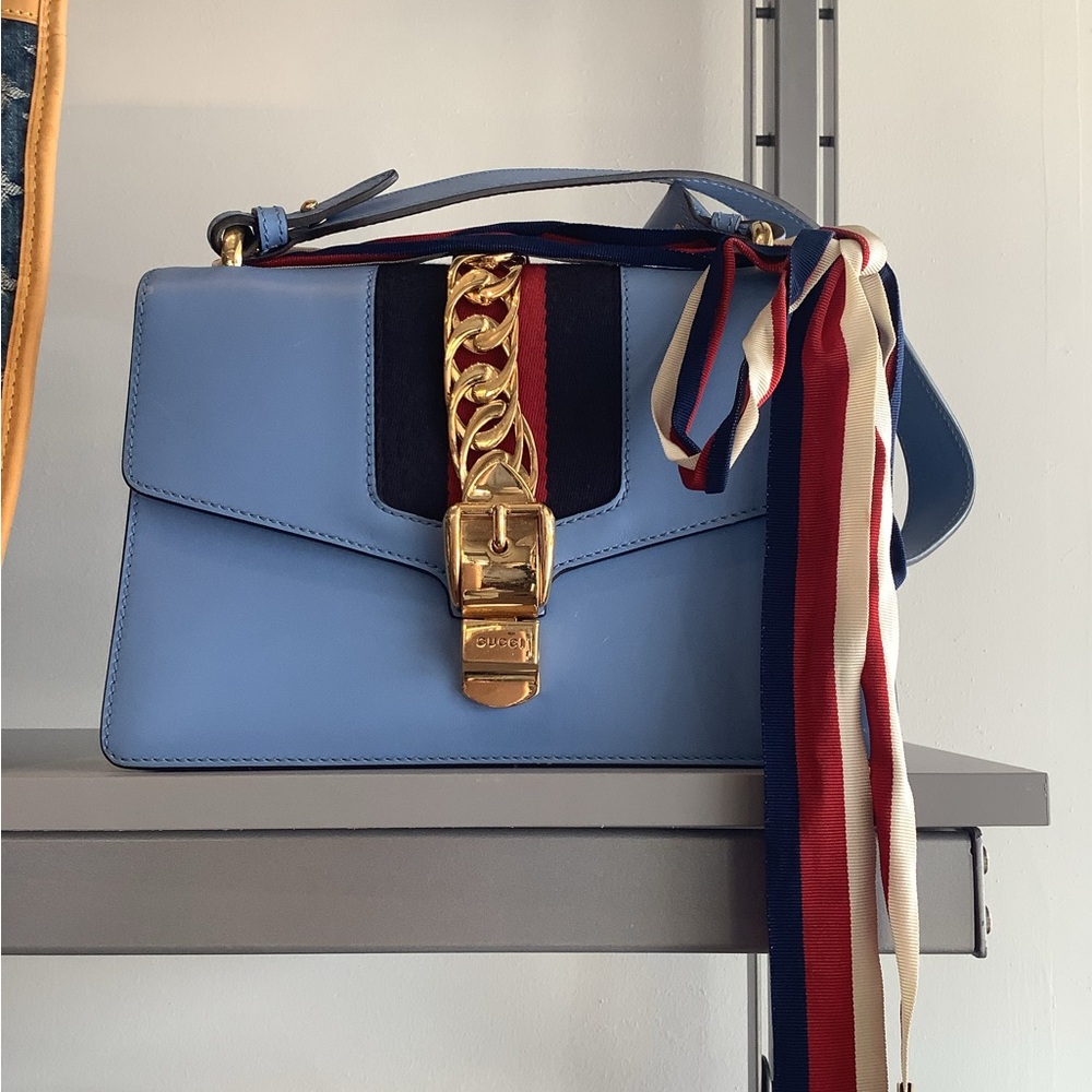 ❤️SOLD❤️ Gucci Blue Leather Handbag with Gold Chain Accent Handbag